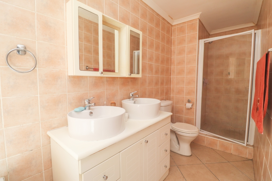 3 Bedroom Property for Sale in Gordons Bay Central Western Cape